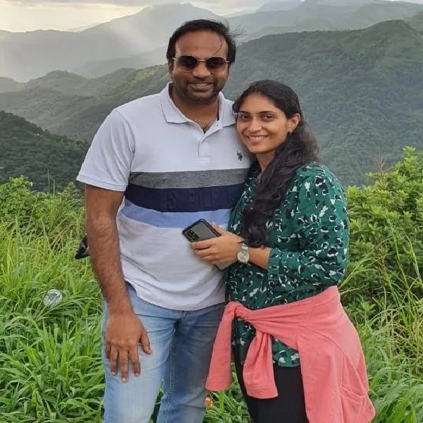 A couple on the Munnar hill route